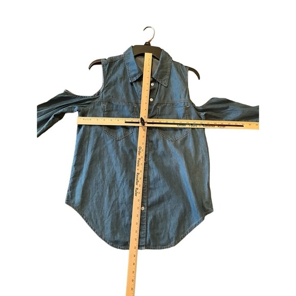 Forever 21 Button-Up Shirt Women's Size L Blue Denim Cold Shoulder Long Sleeve - Picture 4 of 4